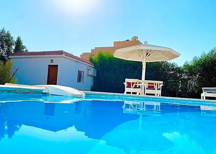 Cherry Mit Pool Anlagen